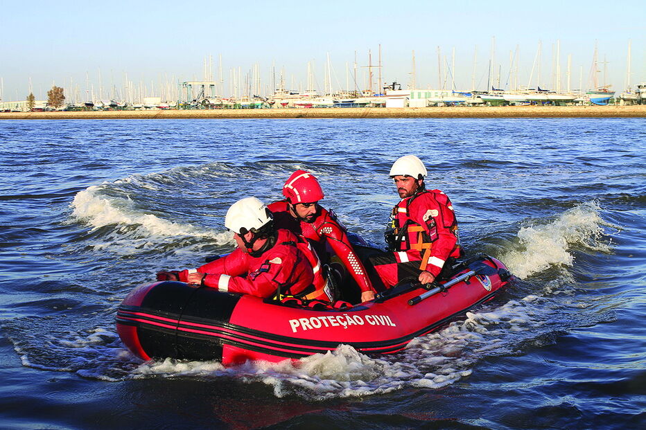 Bombeiros Voluntários de Portimão ganham barcos