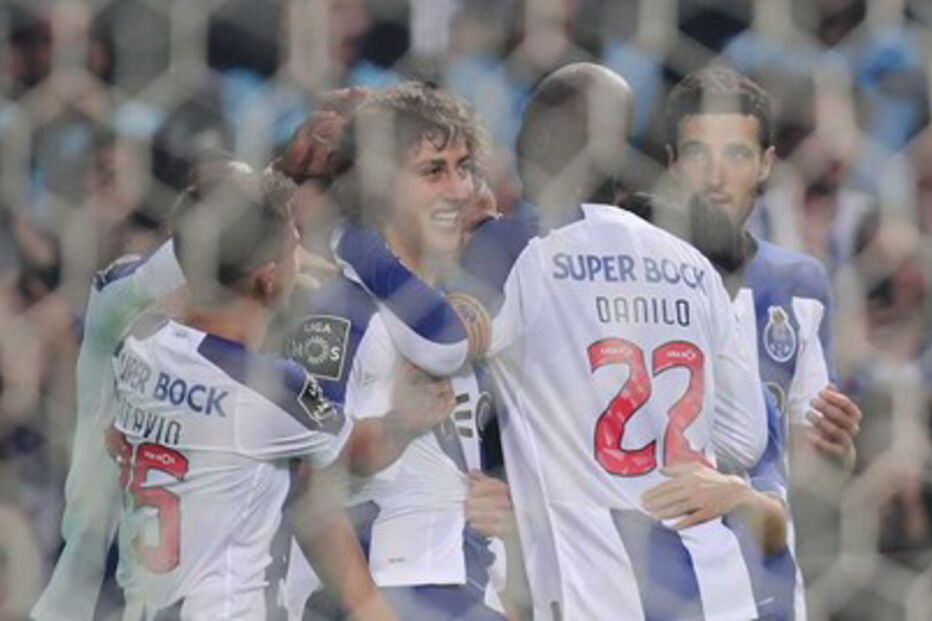 FC Porto vence o Famalicão e salta para a liderança da I Liga 