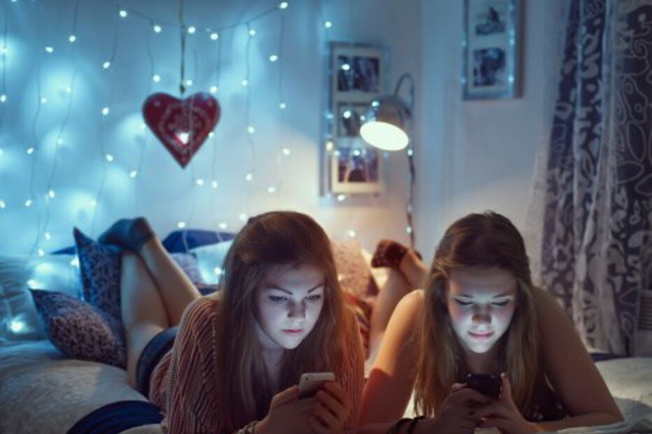 2017-09-22_18_47.36 adolescente telemovel.jpg