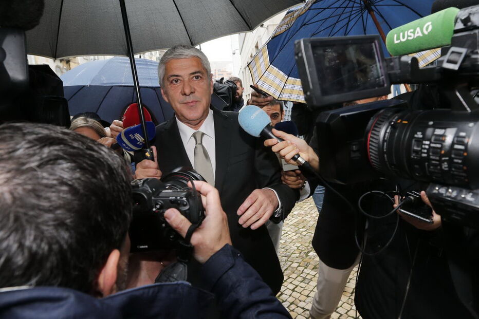 José Sócrates já está em tribunal. Ex-primeiro-ministro diz que 