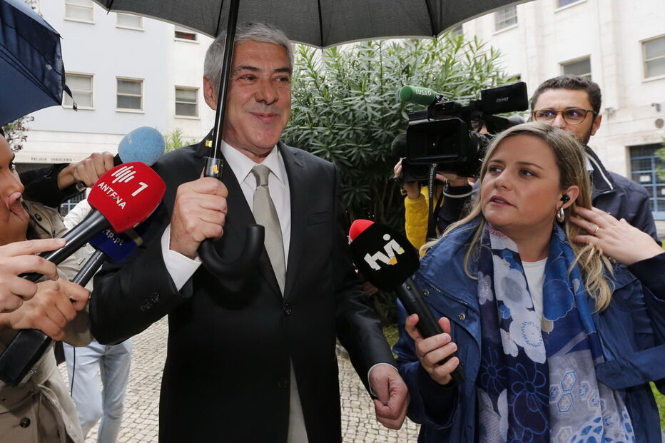 José Sócrates já está em tribunal. Ex-primeiro-ministro diz que 