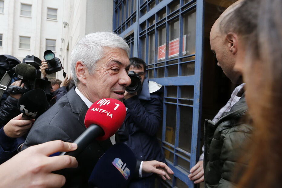 José Sócrates já está em tribunal. Ex-primeiro-ministro diz que 
