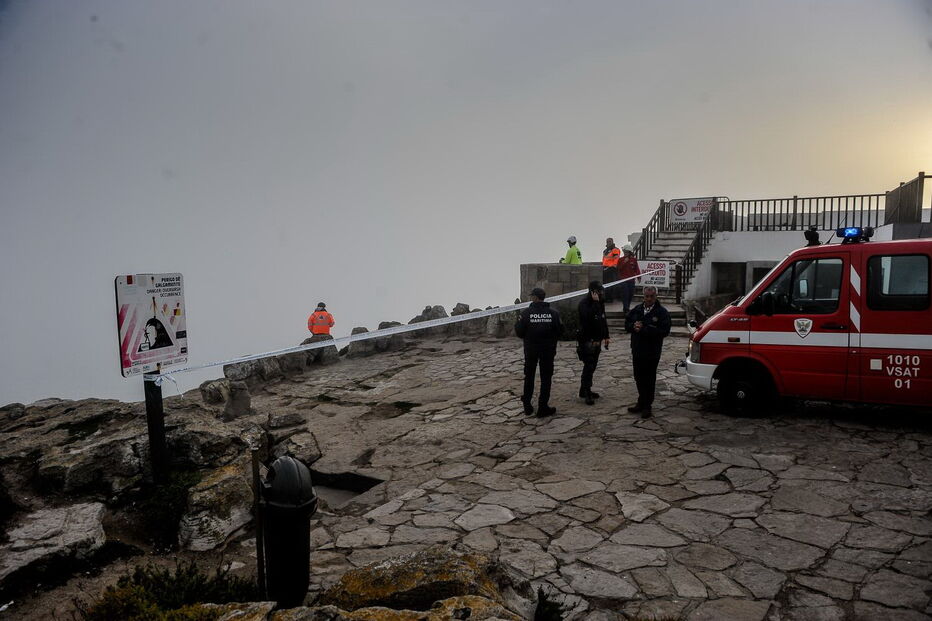 Autoridades procuram homem que caiu ao mar em Peniche