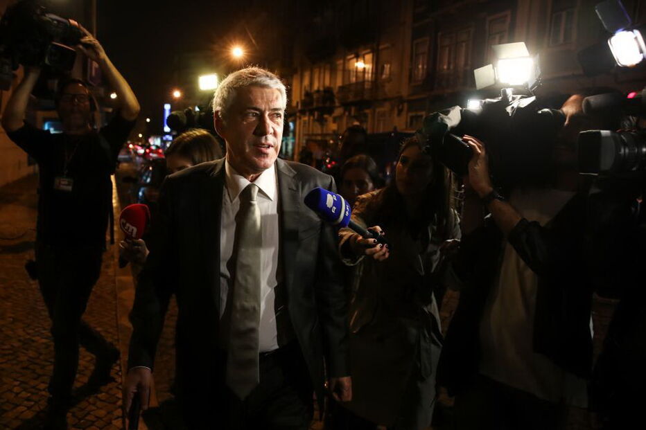 José Sócrates à saída do tribunal após o primeiro dia de interrogatório na Operação Marquês