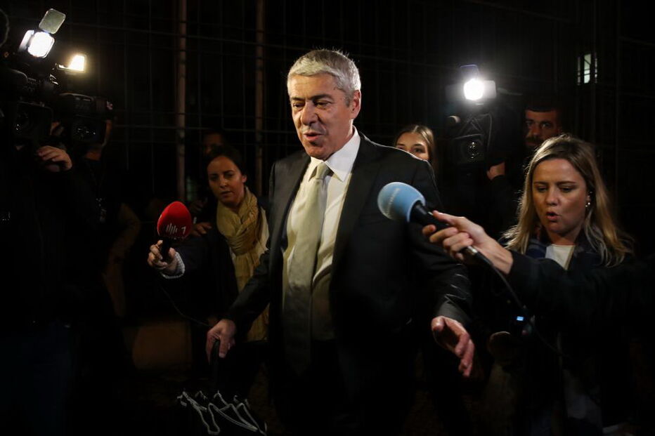 José Sócrates à saída do tribunal após o primeiro dia de interrogatório na Operação Marquês