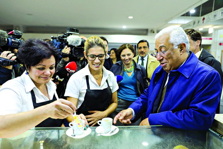 Antes cumpriu promessa eleitoral e foi a um café no Pragal 