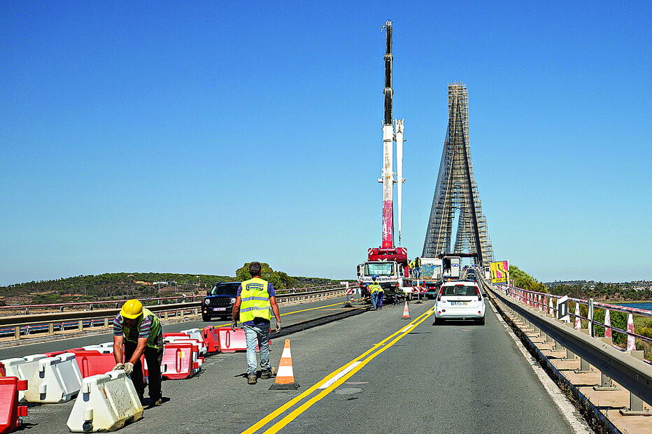 Intervenção na Ponte Internacional do Guadiana está a provocar grandes constrangimentos na circulação rodoviária   
