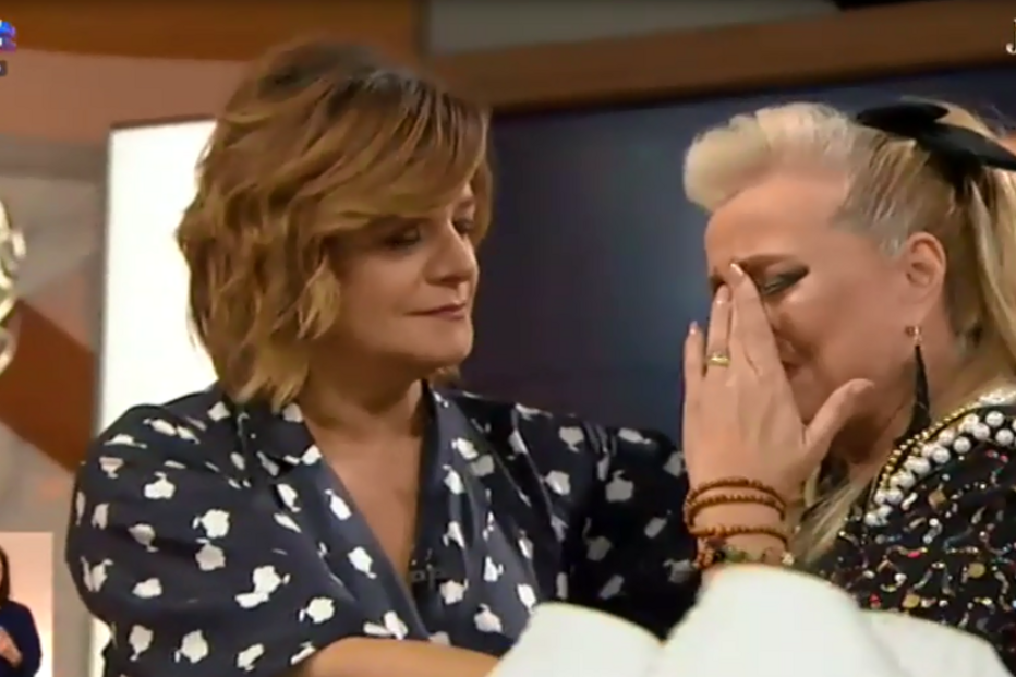 Ágata emociona-se durante conversa intimista com Júlia Pinheiro