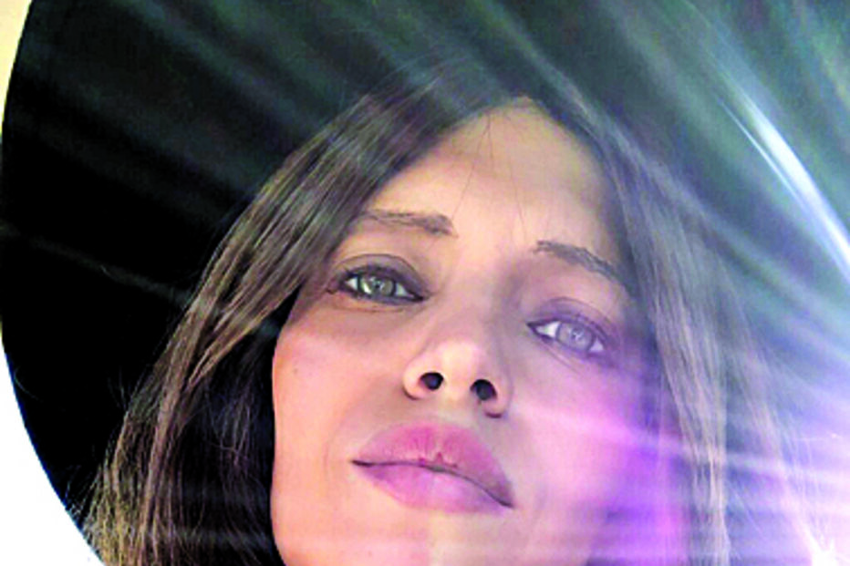 Sara  tem usado peruca  