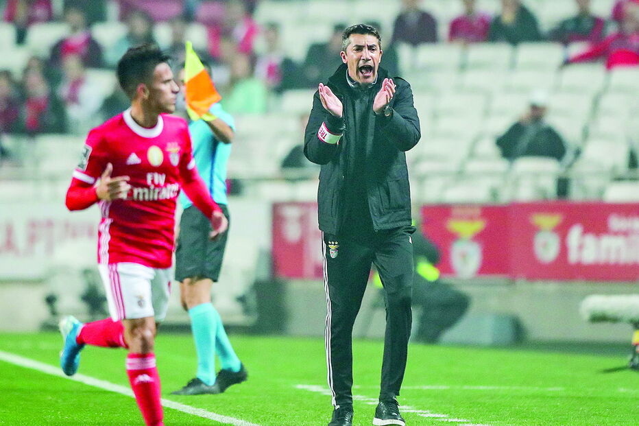 Bruno Lage, treinador do Benfica, pediu aos adeptos que apoiem os jogadores 