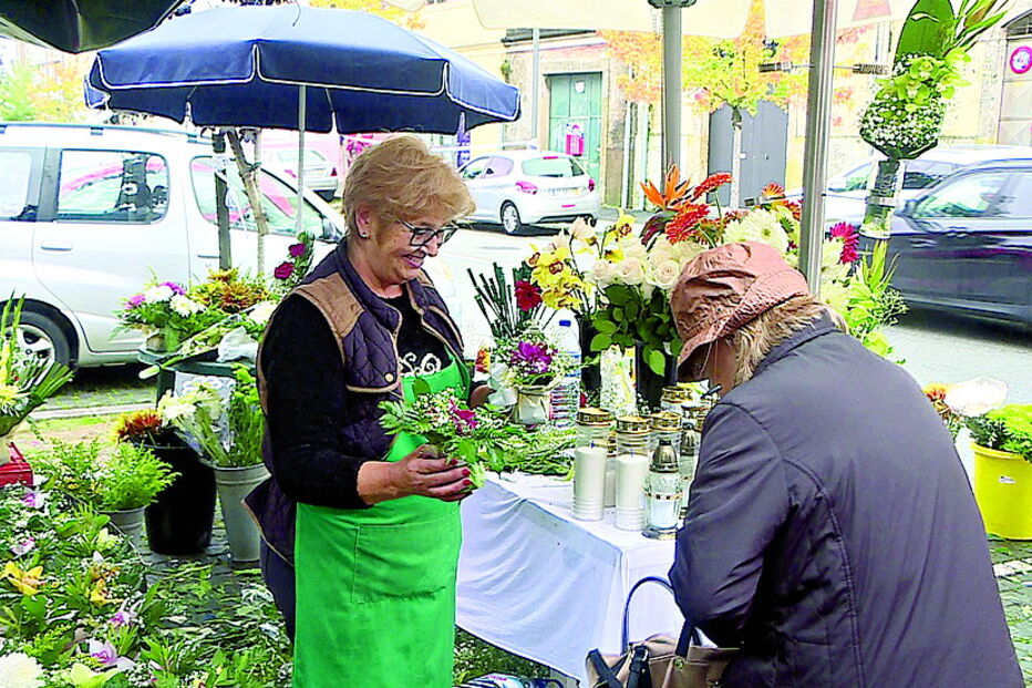 Maria Dias vende flores em Agramonte, no Porto