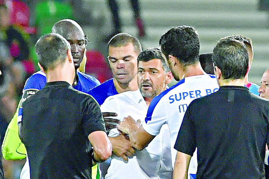 Sérgio Conceição insurgiu-se contra o árbitro Jorge Sousa no final do jogo