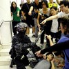 Protesto em centro comercial de Hong Kong faz vários feridos