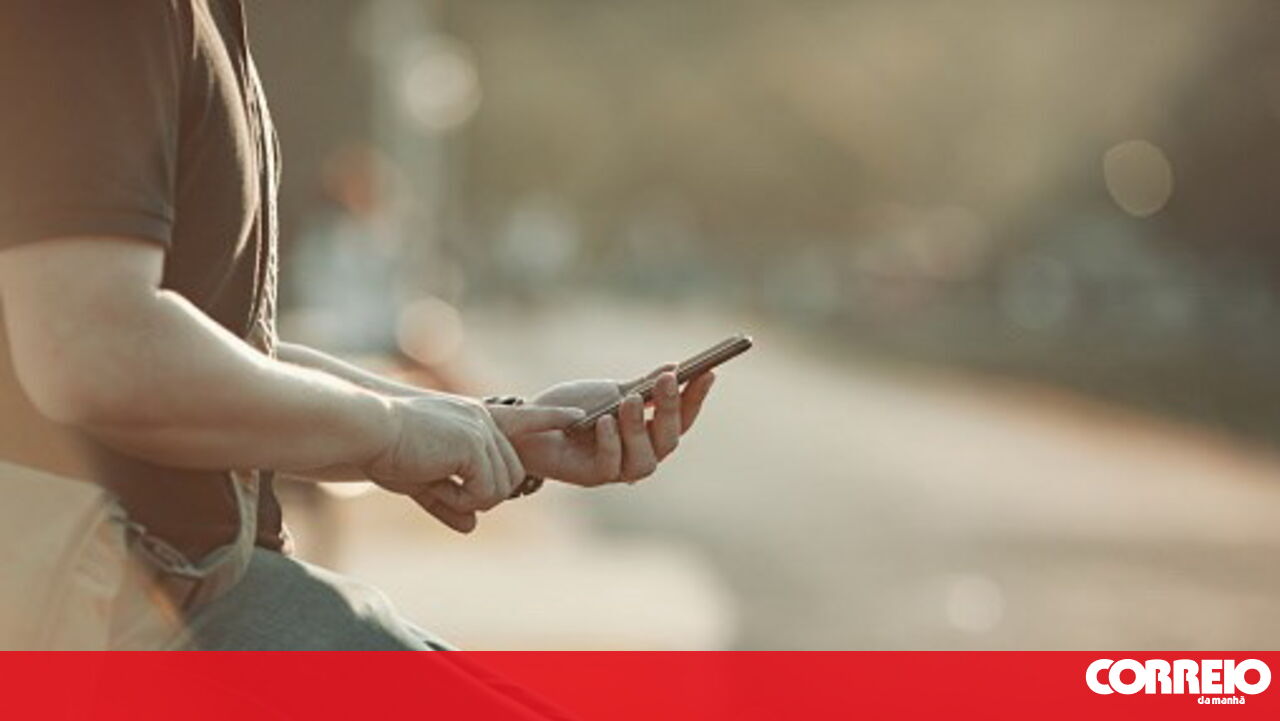 Viciado no Ecrã? Como a Tecnologia nos Aprisiona e o que Podemos Fazer