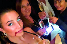 April Ivy foi a uma festa com a família 