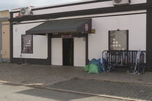 Homem em estado grave após ser esfaqueado à porta de discoteca