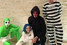 David Beckham e a família num look entre loucos, ladrões e assassinos. Victoria foi quem tirou a foto de todos 