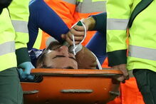 André Gomes sofre lesão arrepiante que deixa adversário a chorar em pleno relvado 