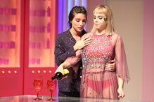 Carolina Carvalho e Filipa Areosa na peça 'Doença da Juventude'