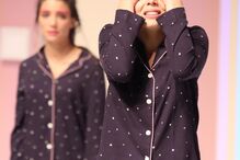 Carolina Carvalho e Filipa Areosa na peça 'Doença da Juventude'