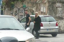 Ângelo Rodrigues vai à fisioterapia com a mãe