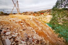 Condutor de camião morre após queda no interior de pedreira em Vila Viçosa