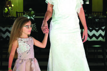 Maria Clara, filha de Gio Rodrigues, a desfilar