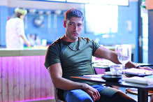 Aos 32 anos, ator mostra-se empenhado na recuperação  