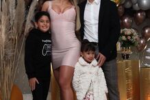 Mateus Mateus Uribe e Cindy Álvarez Garcia com os filhos