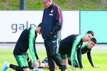 CR7 sorri nos treinos da seleção longe dos traumas da Juventus