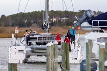 Jovem ativista sueca viaja a bordo do catamarã chamado La Vagabonde