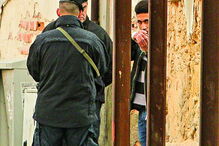 Abel Fragoso esteve na travessa do Açougue, na Moita, para a reconstituição  