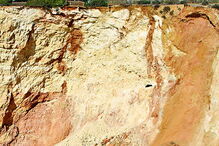 Pedras e terra desabaram na zona de Vale Currais