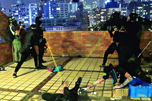 Polícia de Hong Kong ameaça usar balas verdadeiras