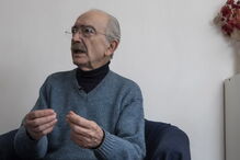 O músico fotografado durante uma entrevista na sua casa, em Lisboa.