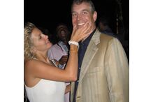 Príncipe André diverte-se em festas loucas