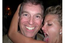 Príncipe André diverte-se em festas loucas