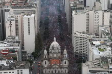 Milhares de adeptos celebram a vitória do Flamengo na Taça Libertadores