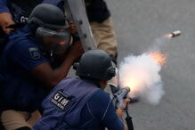 Confrontos entre polícia e adeptos acabam com festejos do Flamengo
