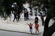 Confrontos entre polícia e adeptos acabam com festejos do Flamengo