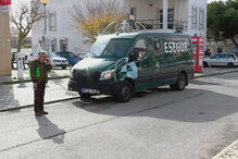 Dupla armada assalta carrinha de valores e coloca-se em fuga