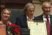 Jesus emocionado durante condecoração