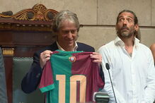 Jesus emocionado durante condecoração