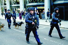 Polícias armados demoraram menos de cinco minutos a chegar ao local   