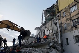 Sismo de magnitude 6,4 atinge Albânia