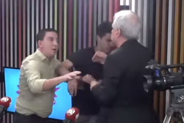 Jornalista brasileiro agride em direto autor das reportagens "Vaza Jato"