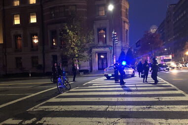 Carro suspeito em frente à Casa Branca obriga polícias a fecharem ruas