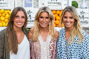 Cinha Jardim e as duas filhas: Pimpinha e Carolina, mais conhecida por Isaurinha