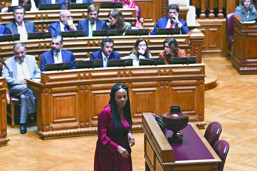 Deputados únicos vão poder intervir no debate quinzenal de hoje 