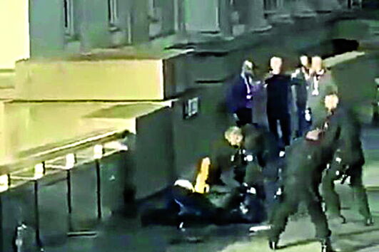 Terrorista foi imobilizado por populares até à chegada da polícia